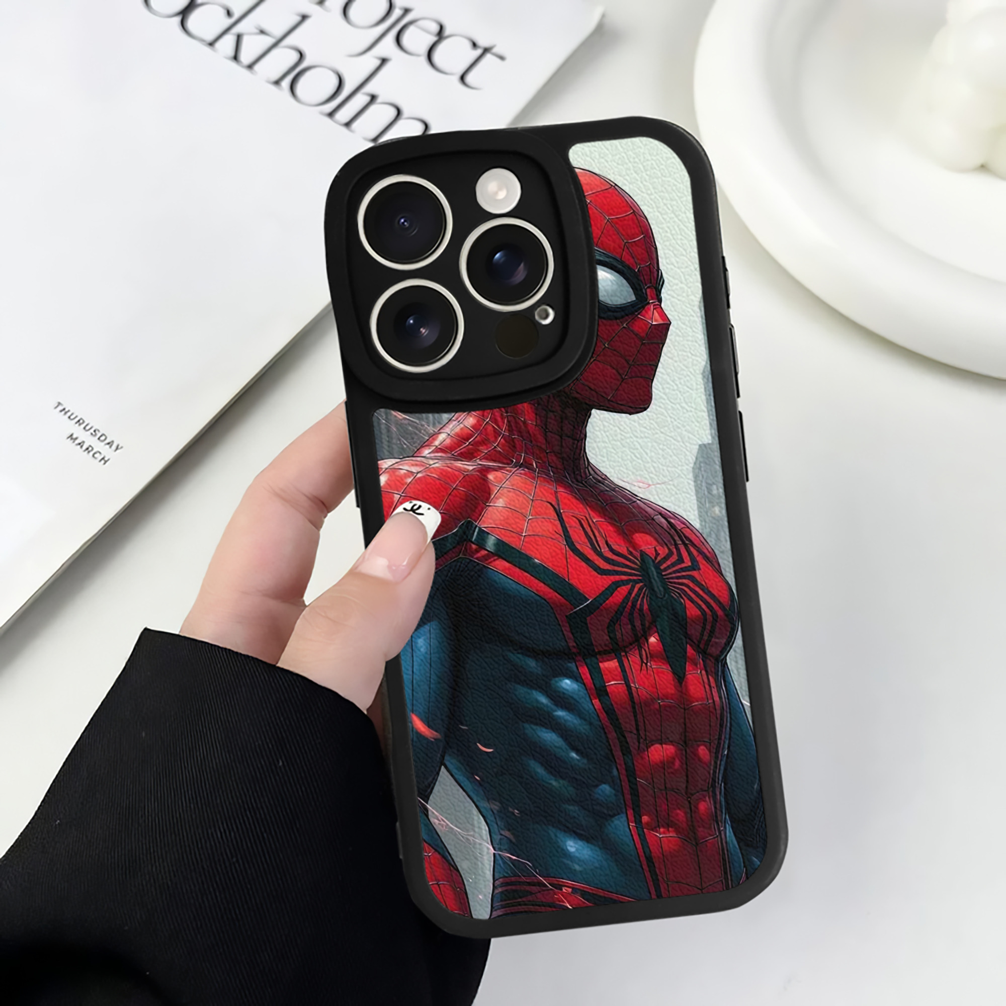 Spider Man スパイダーマン 【iPhone 16シリーズ対応】シリコンスマホケース（レザー調） 材質：シリコン